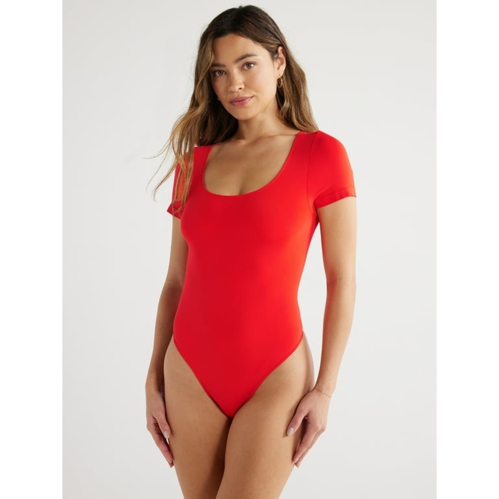 Sofia Vergara Women's Seamlessly Smoothing Scoop Neck Short Sleeve Bodysuit